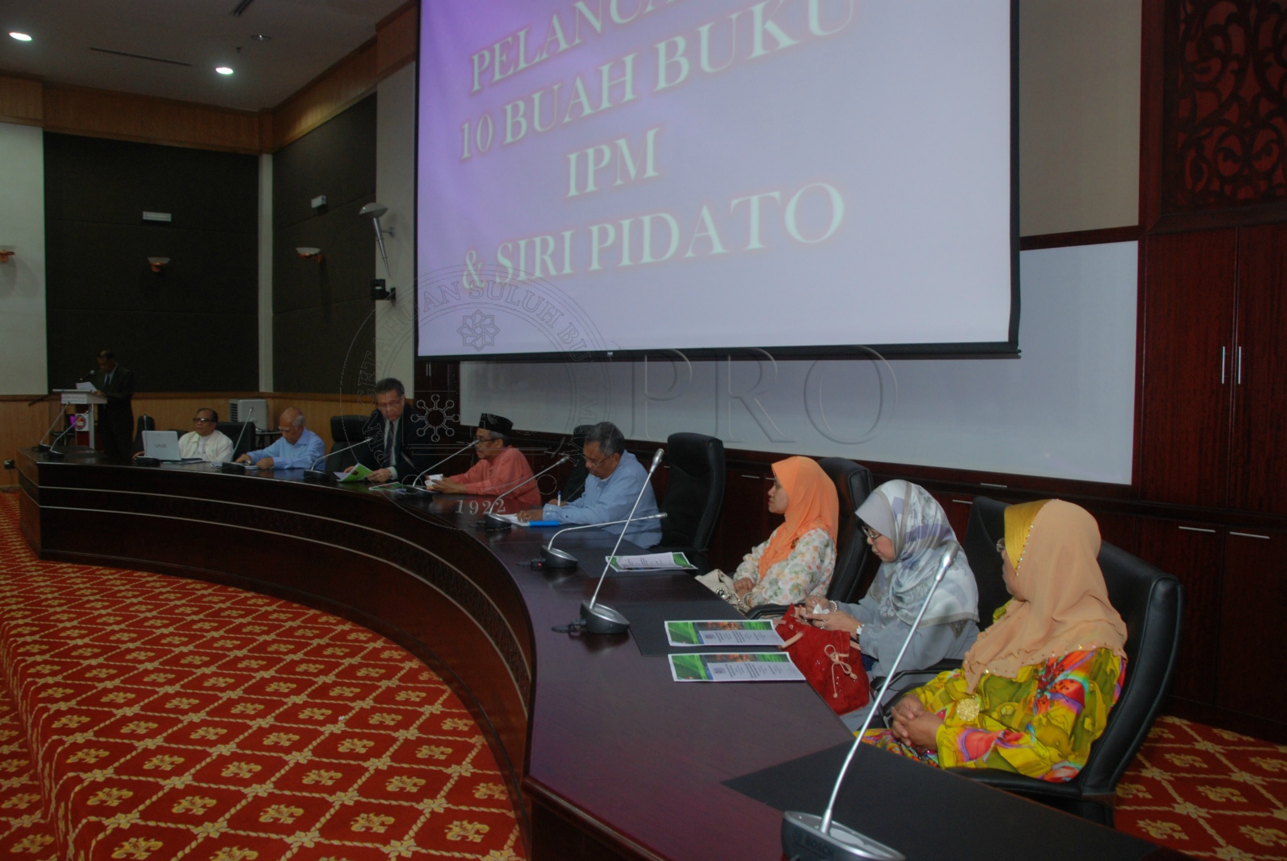 PRO 12 140 buku DSC 9629